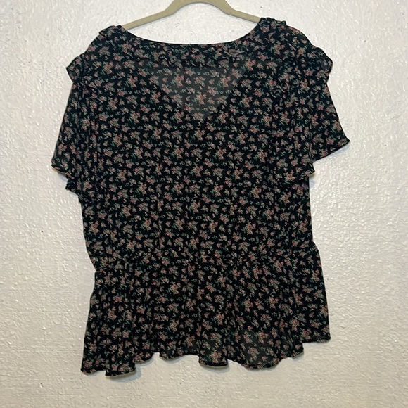 Zenobia black floral top with ruffles and V-neck size 2X - Picture 8 of 8